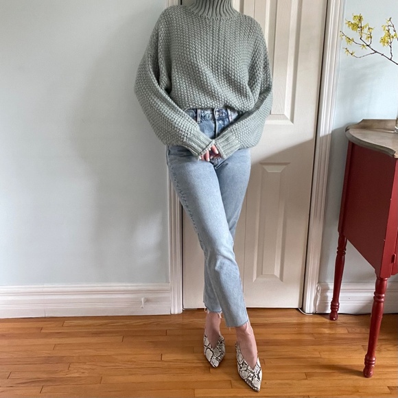 Jeans: H&M Light Blue High Waist Slim Leg Frayed Demin - Picture 3 of 12